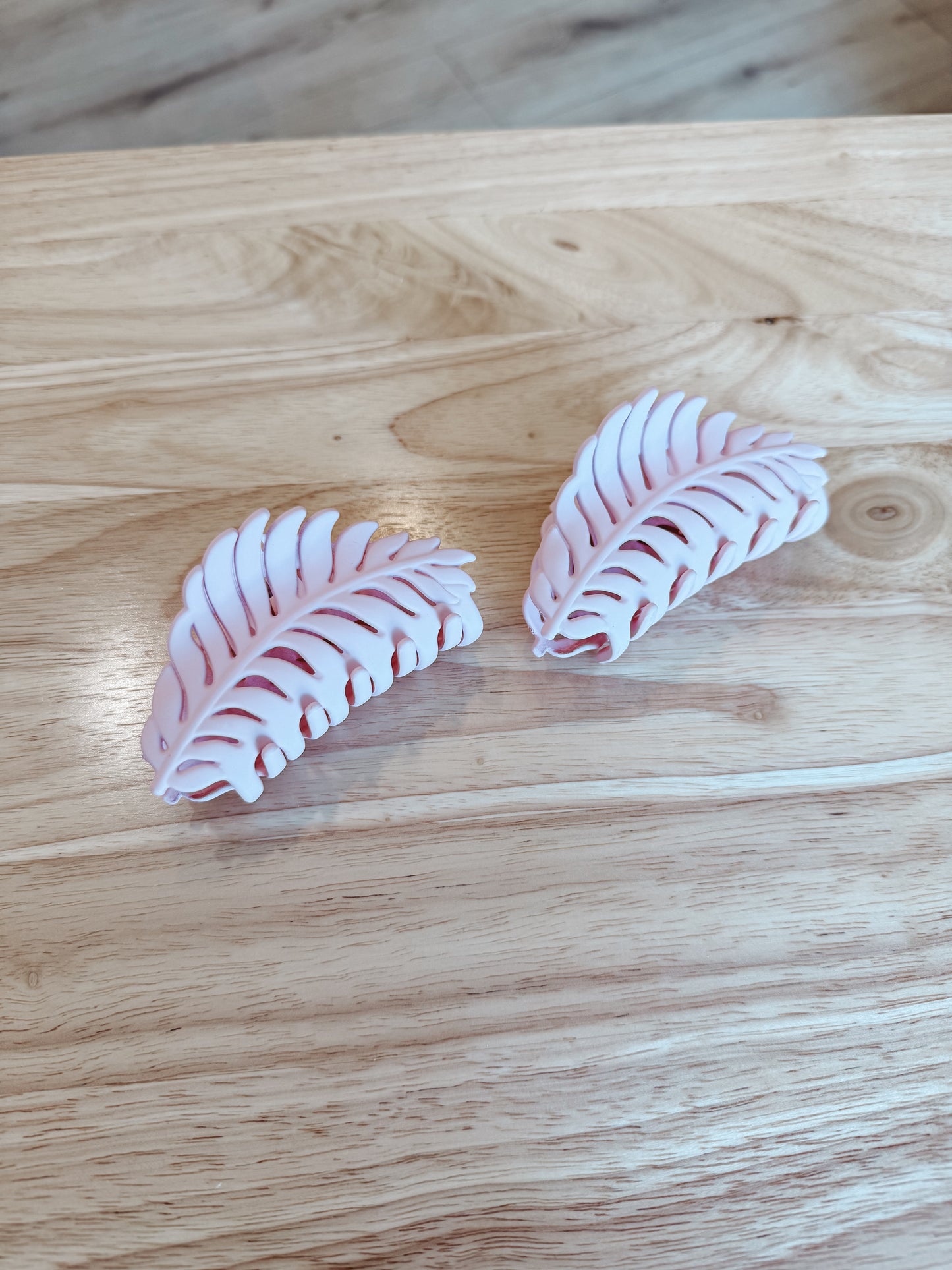 Matte Leaf Claw Clips