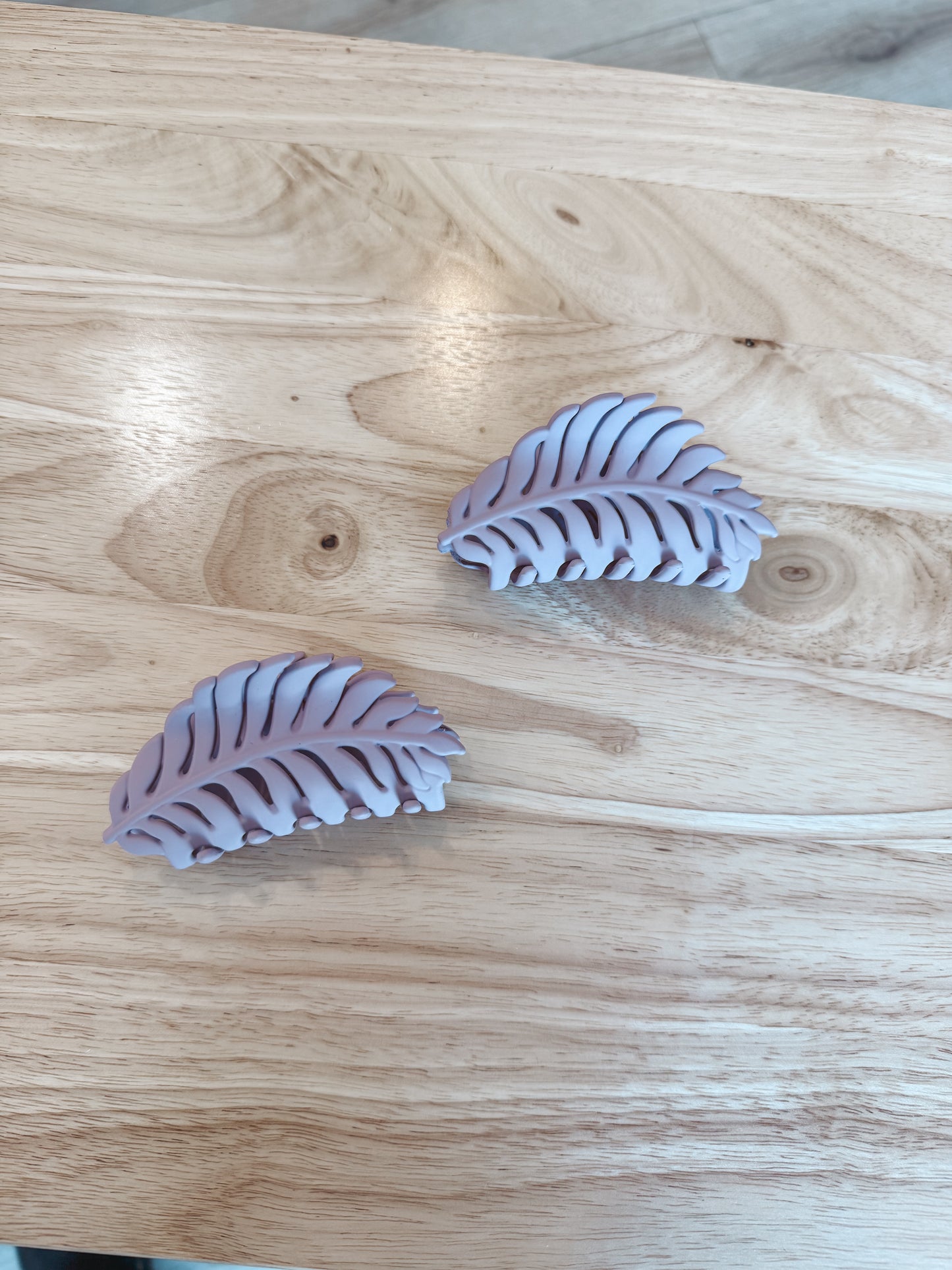 Matte Leaf Claw Clips